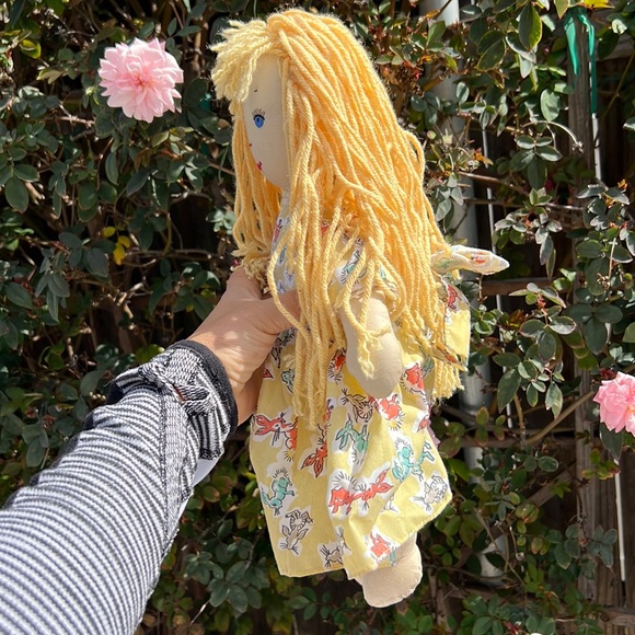 JIM SHORE DOLL KatJan Best Pals Yellow Bunny Dress Doll Designer COLLECTIBLE - Picture 4 of 17